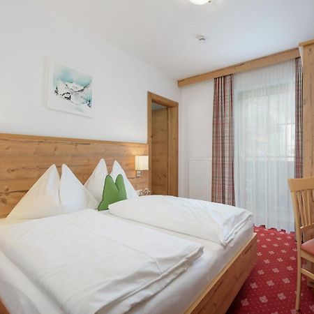 Pension Haus Am Dorfplatz フラッハウ エクステリア 写真