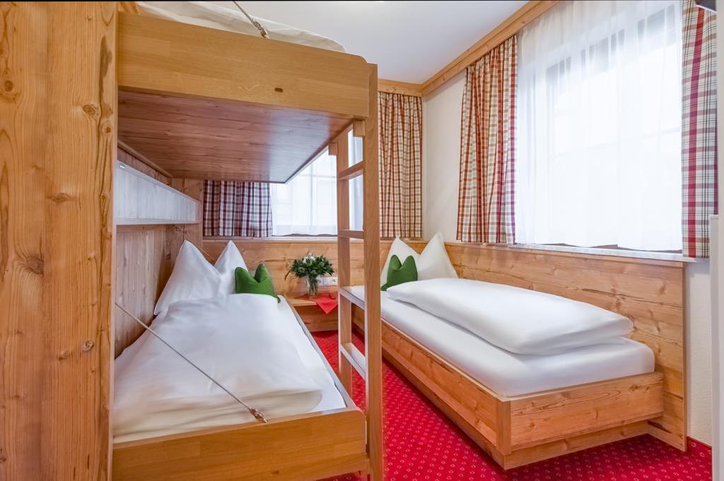 Pension Haus Am Dorfplatz フラッハウ エクステリア 写真