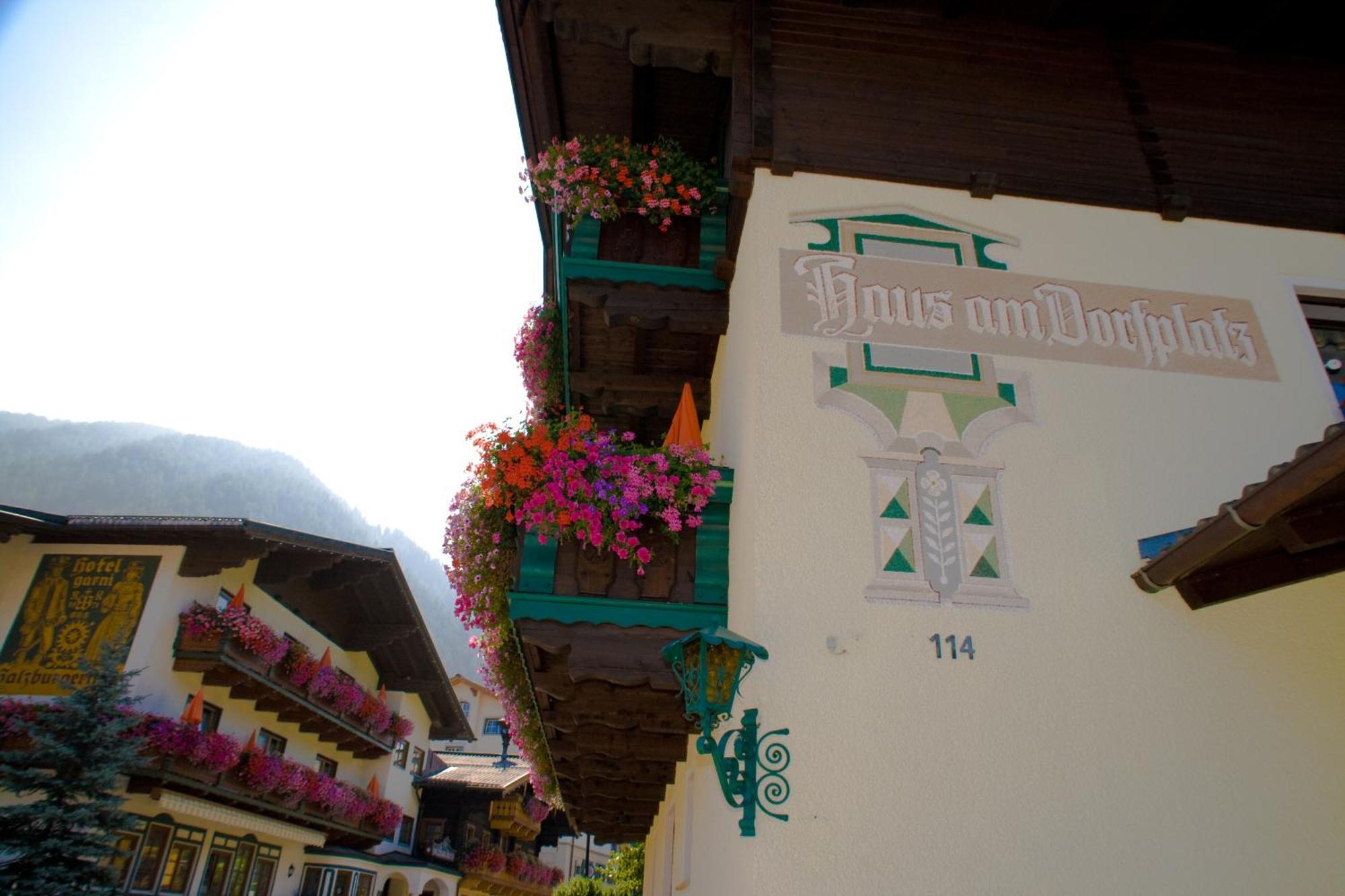 Pension Haus Am Dorfplatz フラッハウ エクステリア 写真