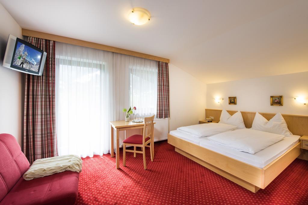 Pension Haus Am Dorfplatz フラッハウ エクステリア 写真