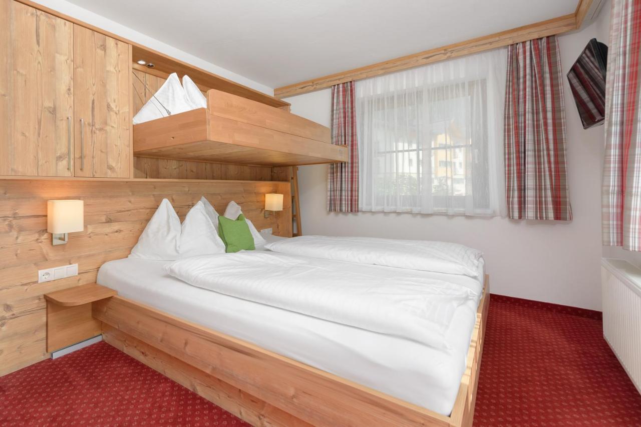 Pension Haus Am Dorfplatz フラッハウ エクステリア 写真